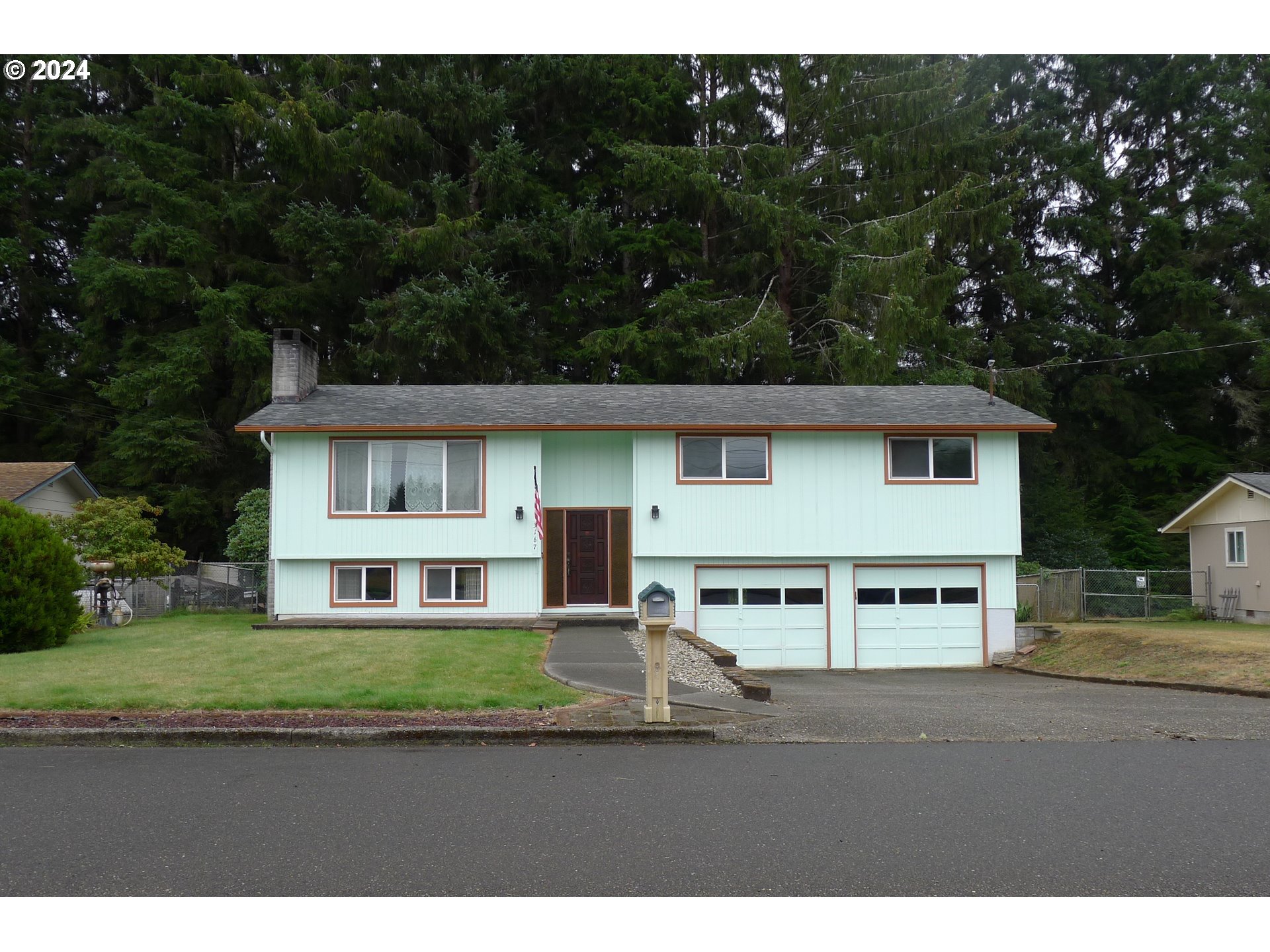 Ridgeway Dr, Reedsport, OR 97467