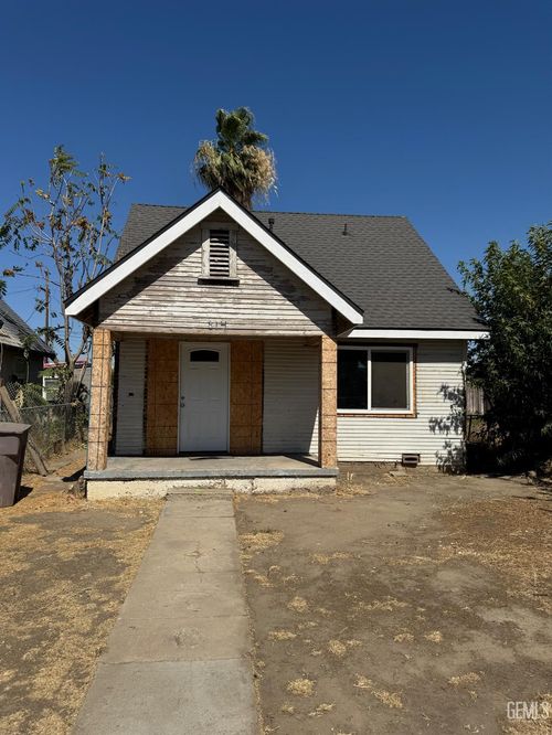 814 Q St, Bakersfield, CA, 93304-2229 | Card Image