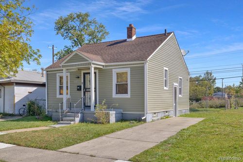 8100 Greenlawn St, Detroit, MI, 48204-3272 | Card Image