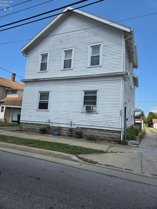 909 First St, Sandusky, OH, 44870-3868 | Card Image