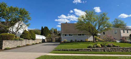 102 Mountaindale Rd, Yonkers, NY, 10710-3522 | Card Image