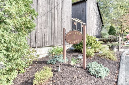 15l-15L Country Squire Dr, Cromwell, CT, 06416-4510 | Card Image