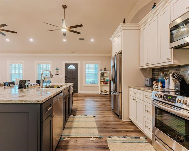 837 Wightman St, House other with 3 bedrooms, 3 bathrooms and 2 parking in Matagorda TX | Image 14