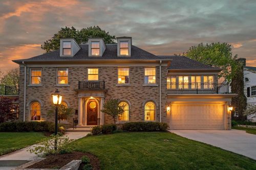 2700 E Menlo Boulevard, Shorewood, WI, 53211 | Card Image
