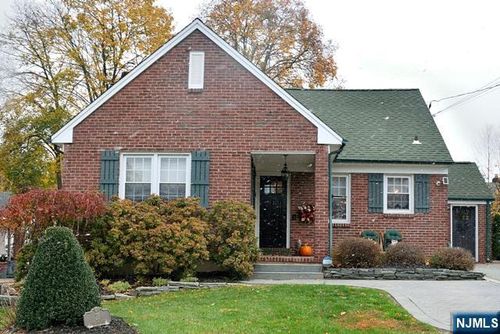 21 S Crest Drive, Cresskill, NJ, 07626 | Card Image