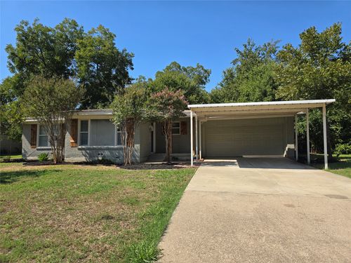 1110 Wade Hampton St, Benbrook, TX, 76126-3520 | Card Image