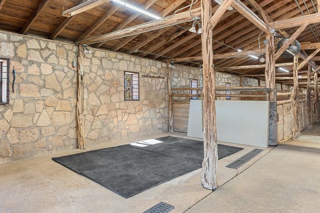 Wash Bay in Barn | Image 32