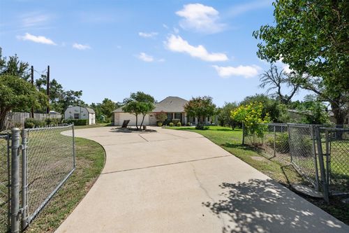 800 Red Hawk Dr, Leander, TX, 78641-8826 | Card Image
