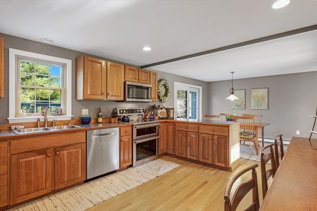 209 Forest St, House other with 3 bedrooms, 2 bathrooms and 6 parking in Franklin MA | Image 5