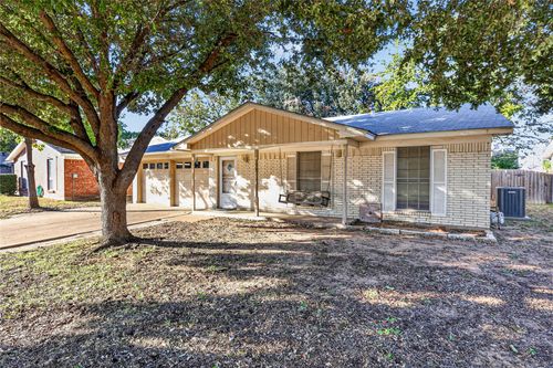 1305 Montclair St, Arlington, TX, 76015-1420 | Card Image