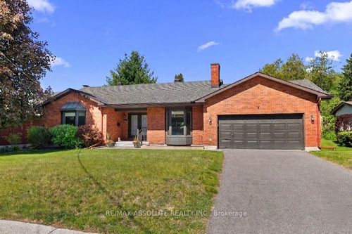 284 Harrington St, Arnprior, ON, K7S2V1 | Card Image