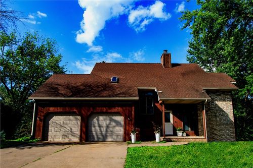 415 River Hills Rd, River Falls, WI, 54022-2990 | Card Image