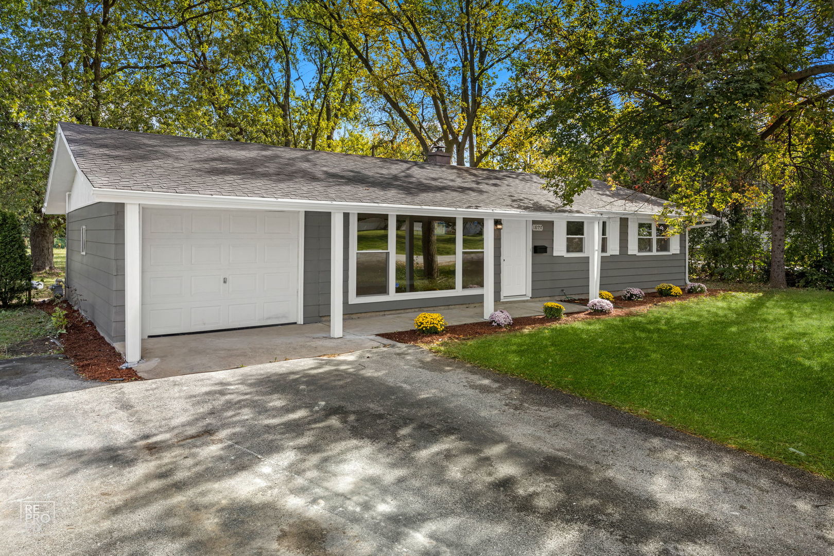 18757 Baker Avenue, For Sale in Country Club Hills Zoocasa