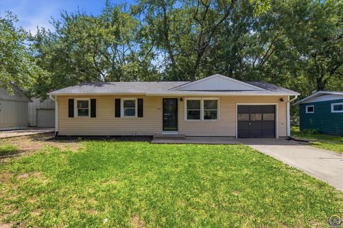 3837 Se Humboldt St, Topeka, KS, 66609 | Card Image