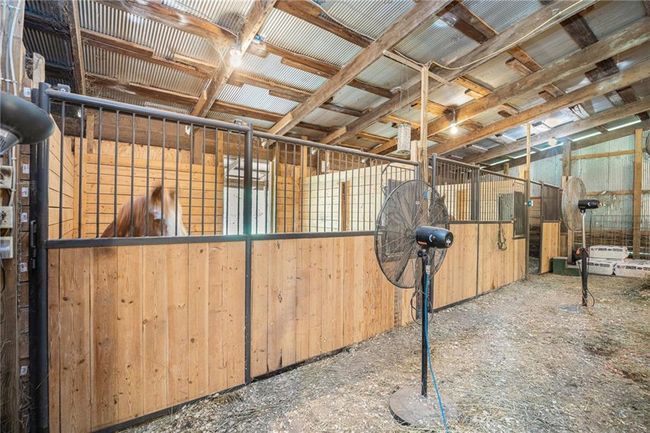 4-stall horse barn | Image 26