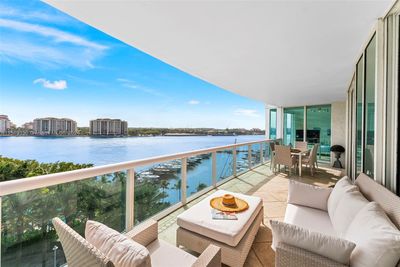 704 - 1000 S Pointe Dr, Condo with 3 bedrooms, 3 bathrooms and null parking in Miami Beach FL | Image 1