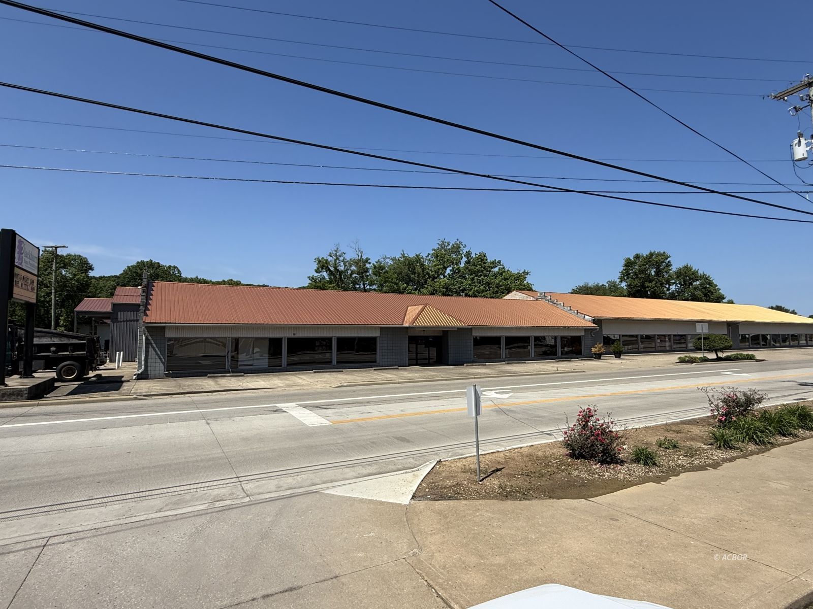 950 E Canal St, Nelsonville, OH 45764