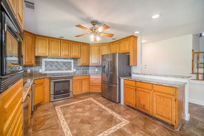 10101 Round Hill Rd, House other with 4 bedrooms, 4 bathrooms and null parking in Fort Worth TX | Image 10
