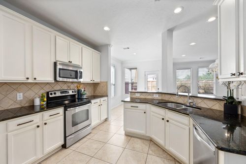 1946 Hawthorne Brk, Fresno, TX, 77545-7226 | Card Image