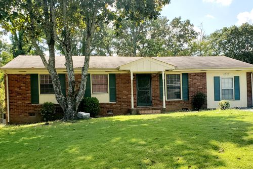 2432 Northbrier Cir, Chattanooga, TN, 37406-2666 | Card Image