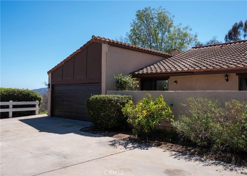 2055 Earl Gln, Escondido, CA, 92026-1014 | Card Image