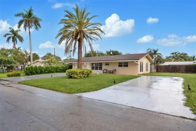 2711 Ne 52nd Ct, House other with 2 bedrooms, 2 bathrooms and null parking in Lighthouse Point FL | Image 3