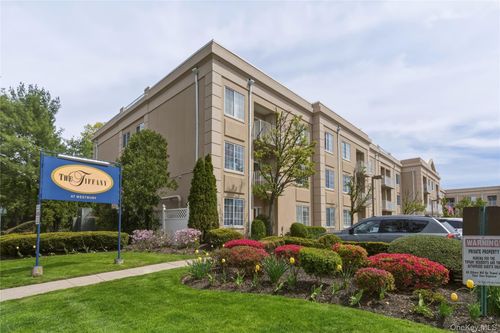 126-54 School St, Westbury, NY, 11590-4470 | Card Image
