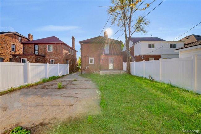 17550 Ohio St, House other with 3 bedrooms, 2 bathrooms and null parking in Detroit MI | Image 33