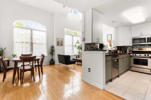 122 Abbie Ct, Guttenberg, NJ, 07093-8377 | Card Image
