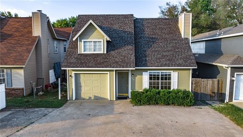 758 W Poplar St, Fayetteville, AR, 72703-2352 | Card Image