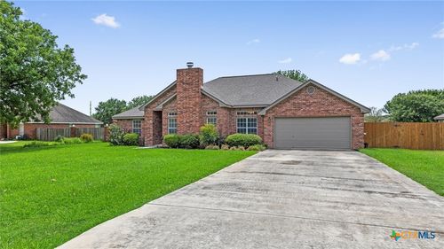 180 Castlewood Dr, Seguin, TX, 78155-8102 | Card Image