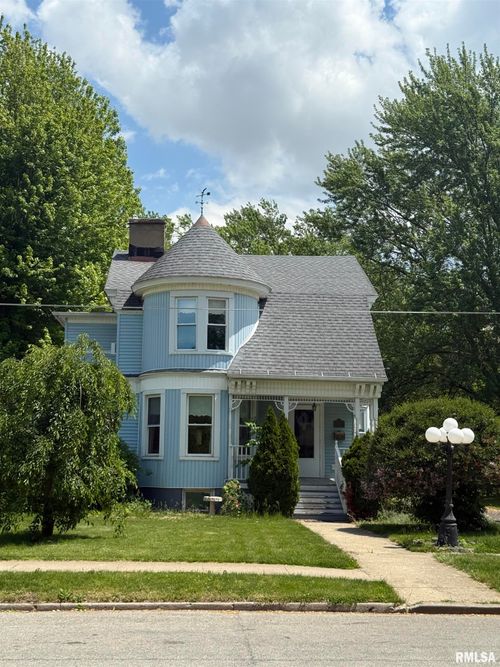 111 N Broadway St, Lewistown, IL, 61542-1201 | Card Image