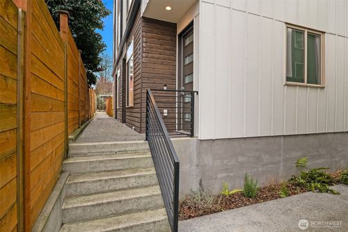 c-5616 California Ave Sw, Seattle, WA, 98136-1515 | Card Image