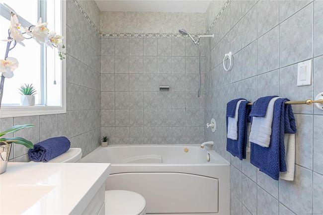 1571 Juan De Fuca Blvd, House other with 5 bedrooms, 3 bathrooms and 4 parking in Parksville BC | Image 25