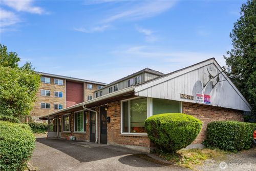 710 Ne 43rd Street, Seattle, WA, 98105 | Card Image