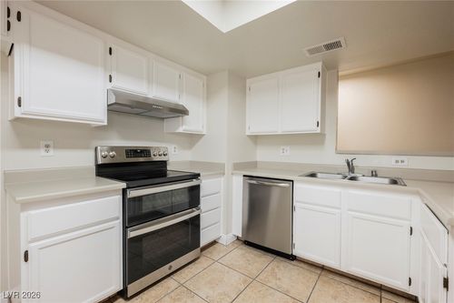 8-1635 Justin Cir, Henderson, NV, 89011-4376 | Card Image