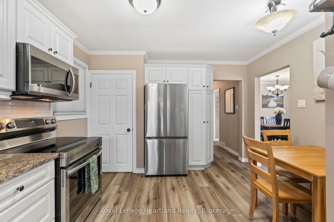 465 Main St W, House other with 3 bedrooms, 2 bathrooms and 3 parking in Palmerston ON | Image 15