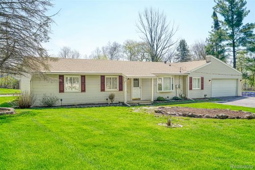 11891 Post Ln, South Lyon, MI, 48178-8130 | Card Image