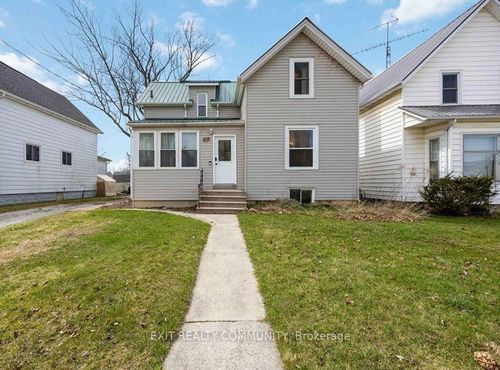 409 Queen St, Petrolia, ON, N0N1R0 | Card Image