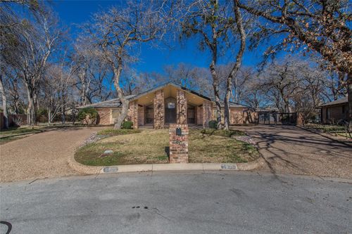 5805 Havenwood Ct, Fort Worth, TX, 76112-1009 | Card Image