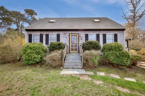 54 Columbian Ave, Oak Bluffs, MA, 02557-6802 | Card Image