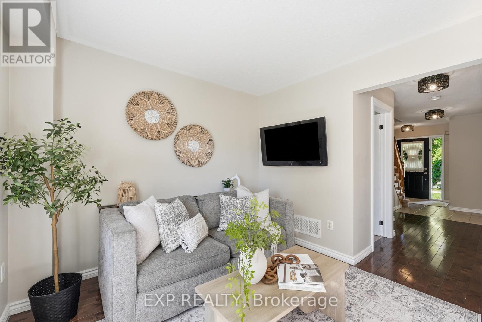 Residential in East Gwillimbury (Mt Albert) 4