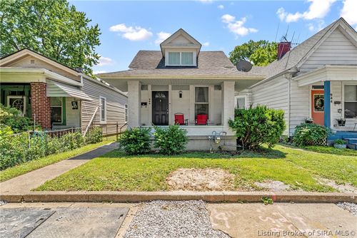 946 E Maple St, Jeffersonville, IN, 47130-4326 | Card Image