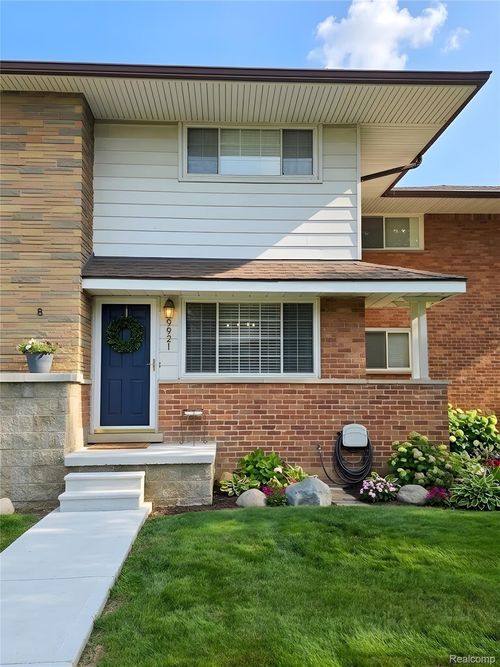 32-9921 Middlebelt Road, Livonia, MI, 48150 | Card Image