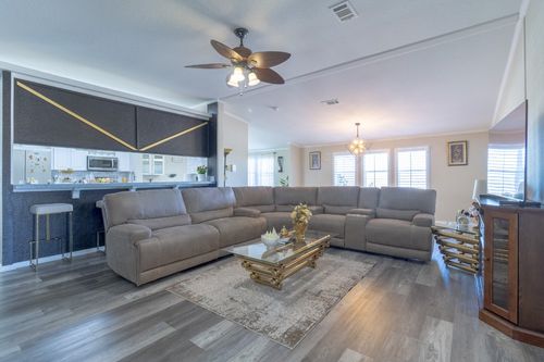 546 Texas Oak Dr, Cedar Creek, TX, 78612-4925 | Card Image