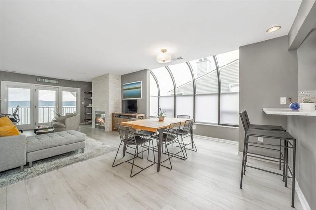Breakfast bar to right (in photo). | Image 10
