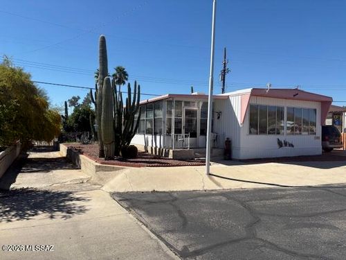 5731 W Flying M St, Tucson, AZ, 85713-6422 | Card Image