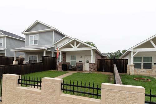718 S Main St, McGregor, TX, 76657-1630 | Card Image