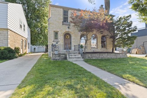 2320 N 89th Street, Wauwatosa, WI, 53226 | Card Image