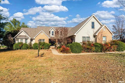 8365 Lonesome Dove Ln, Du Quoin, IL, 62832-3705 | Card Image